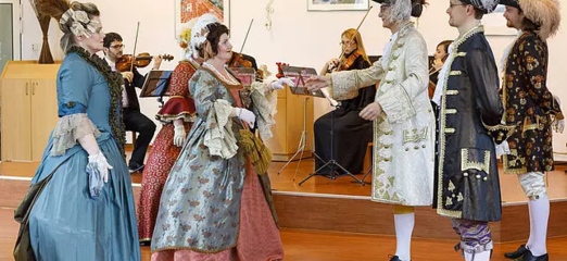 Ein klassisches Konzert, eine Tanzeinlage in historischen Kostümen | © Kursana / Bildagentur Zolles KG/Christian Hofer