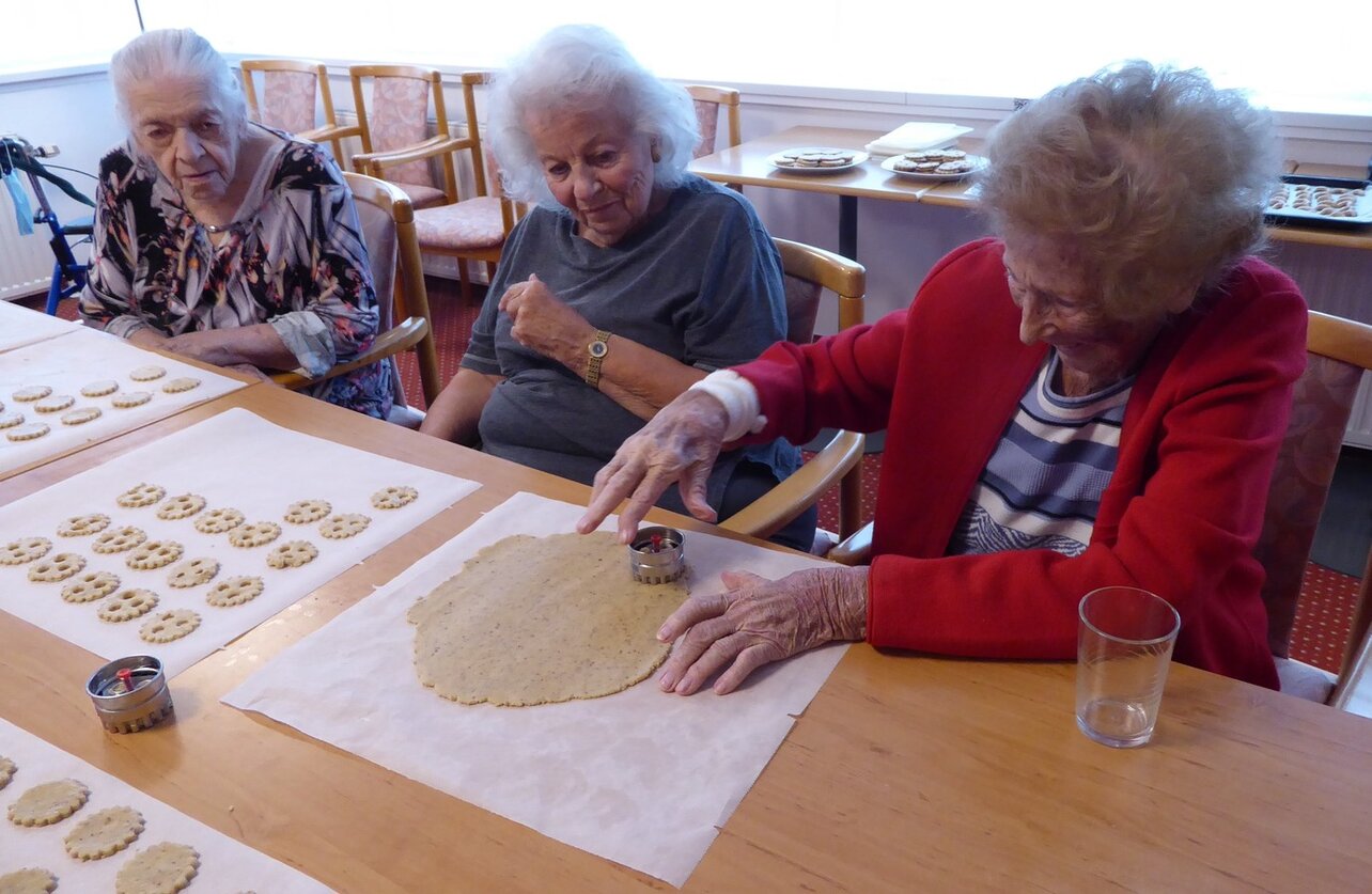 Weihnachtsbäckerei bei Kursana | © Kursana