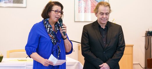 Kursana-Direktorin Brigitta Hartl-Wagner mit Ehrengast Stefan Fleming.