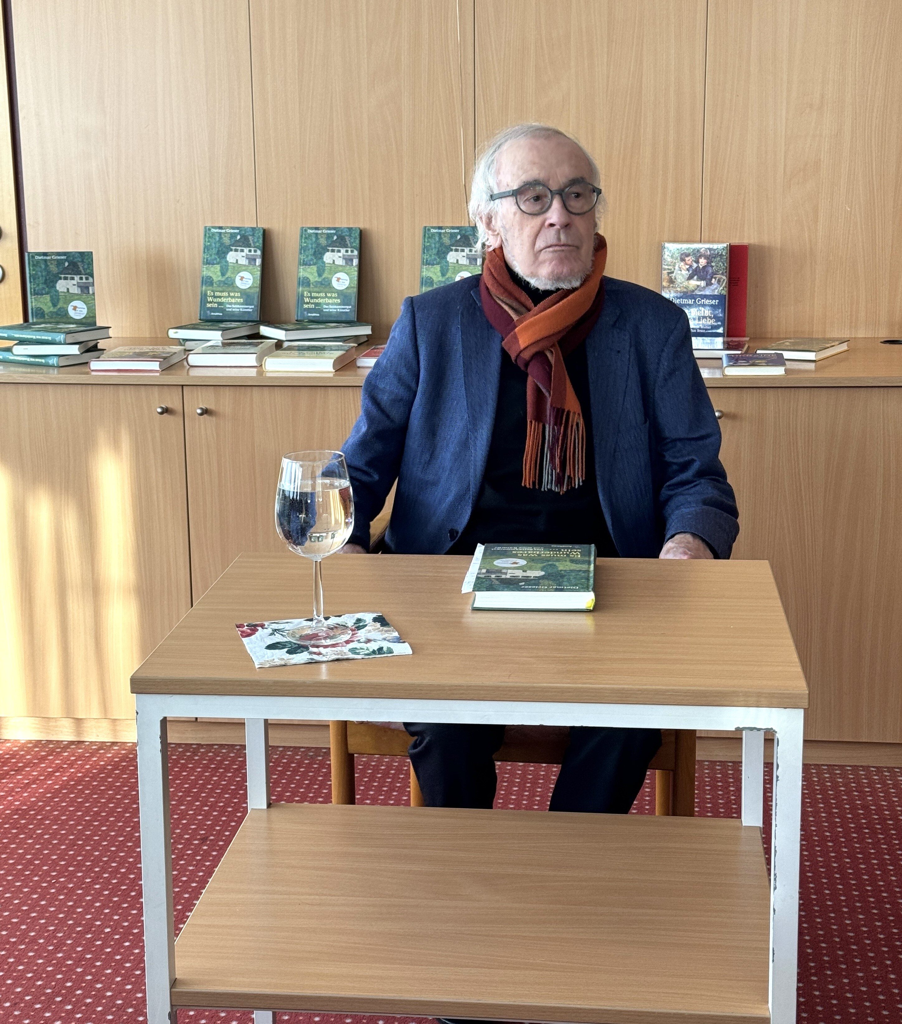 Bestseller-Autor Dietmar Grieser ist auch mit 89 Jahren für viele ein inspirierendes Vorbild. | © Kursana Residenz