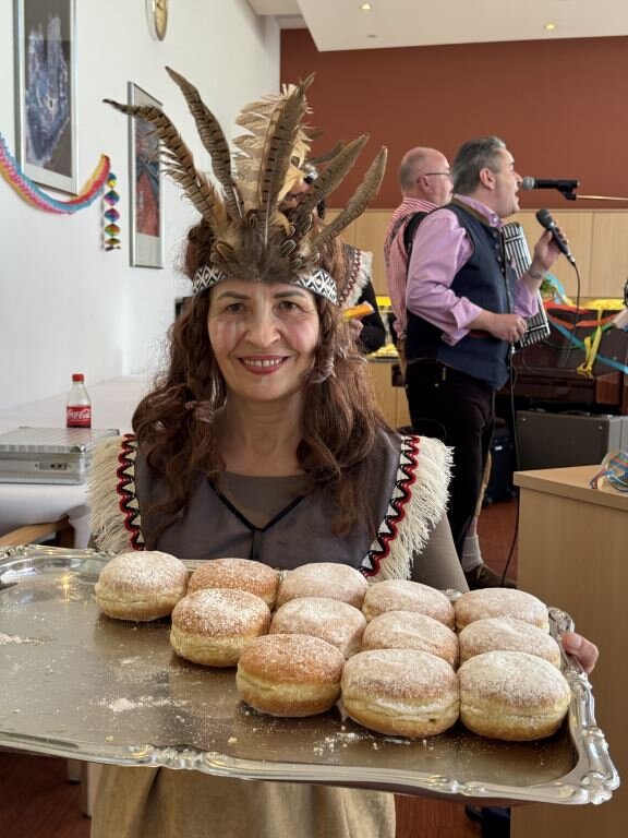 Zur Stärkung gab es köstliche Krapfen | © Kursana Residenz