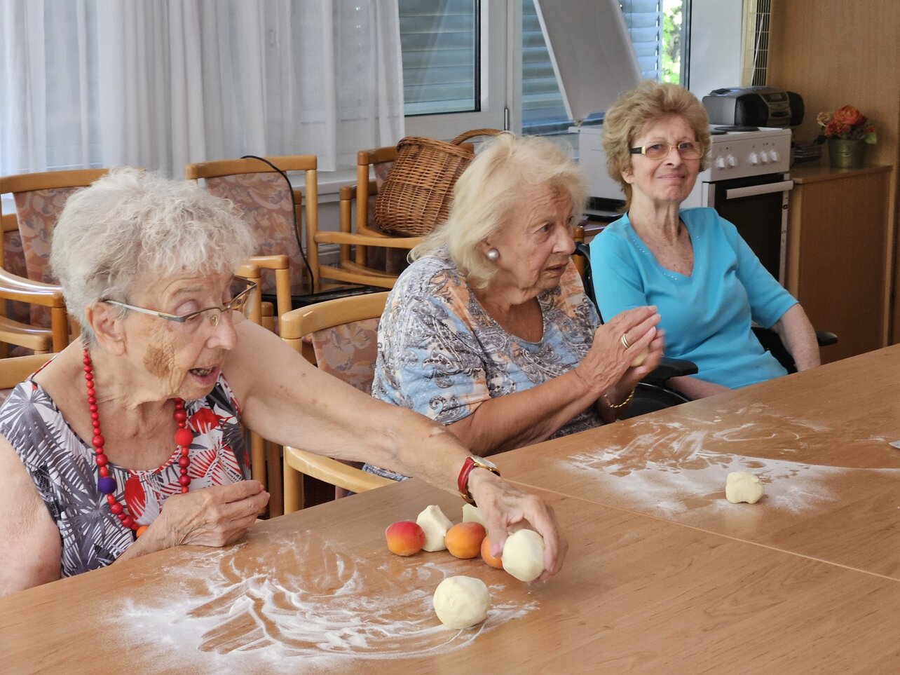 Für die perfekten Knödel sind beste Zutaten und eine gute Fingerfertigkeit von Vorteil. | © Kursana