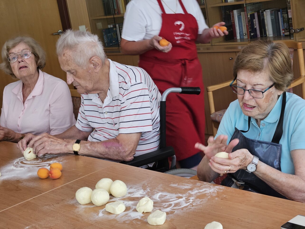 Gemeinsam wurde zunächst gerollt und dann genossen.  | © Kursana