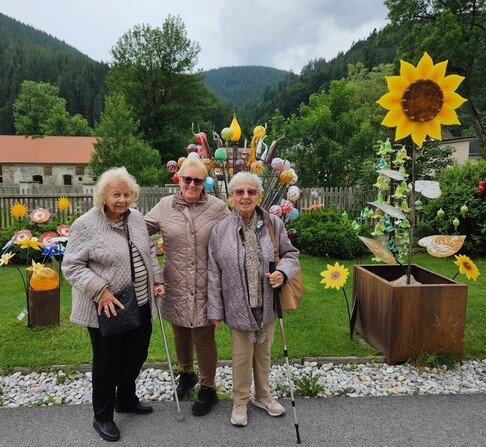 Gemeinsam mit Frau Rauch genossen die Bewohnerinnen und Bewohner den Tagesausflug in das "Grüne Herz" Österreichs. | © Kursana