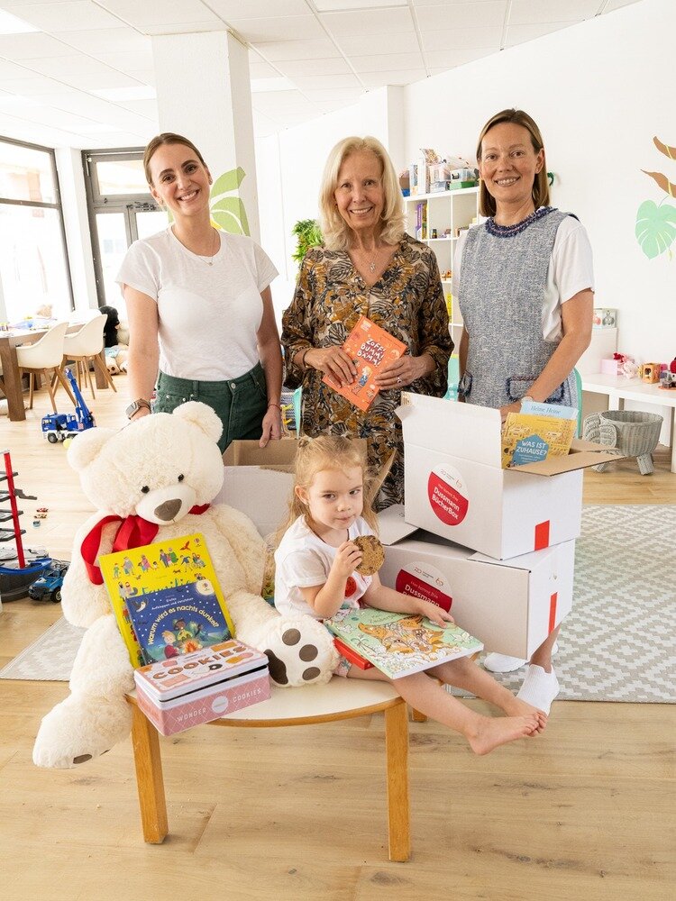 Übergabe von BücherBoxen von Dussmann Group an Nano Kidsclub | © Dussmann Group/Thomas Ecke