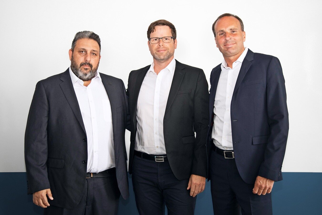 Teamfoto mit Vertreter von Code Blue Ltd. und Dussmann Group 