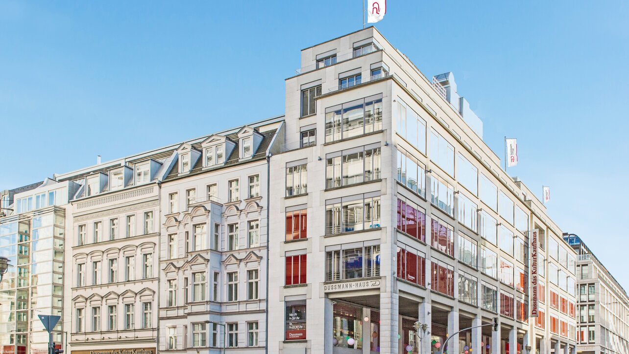 Außenansicht des Dussmann-Hauses an der Berliner Friedrichstraße