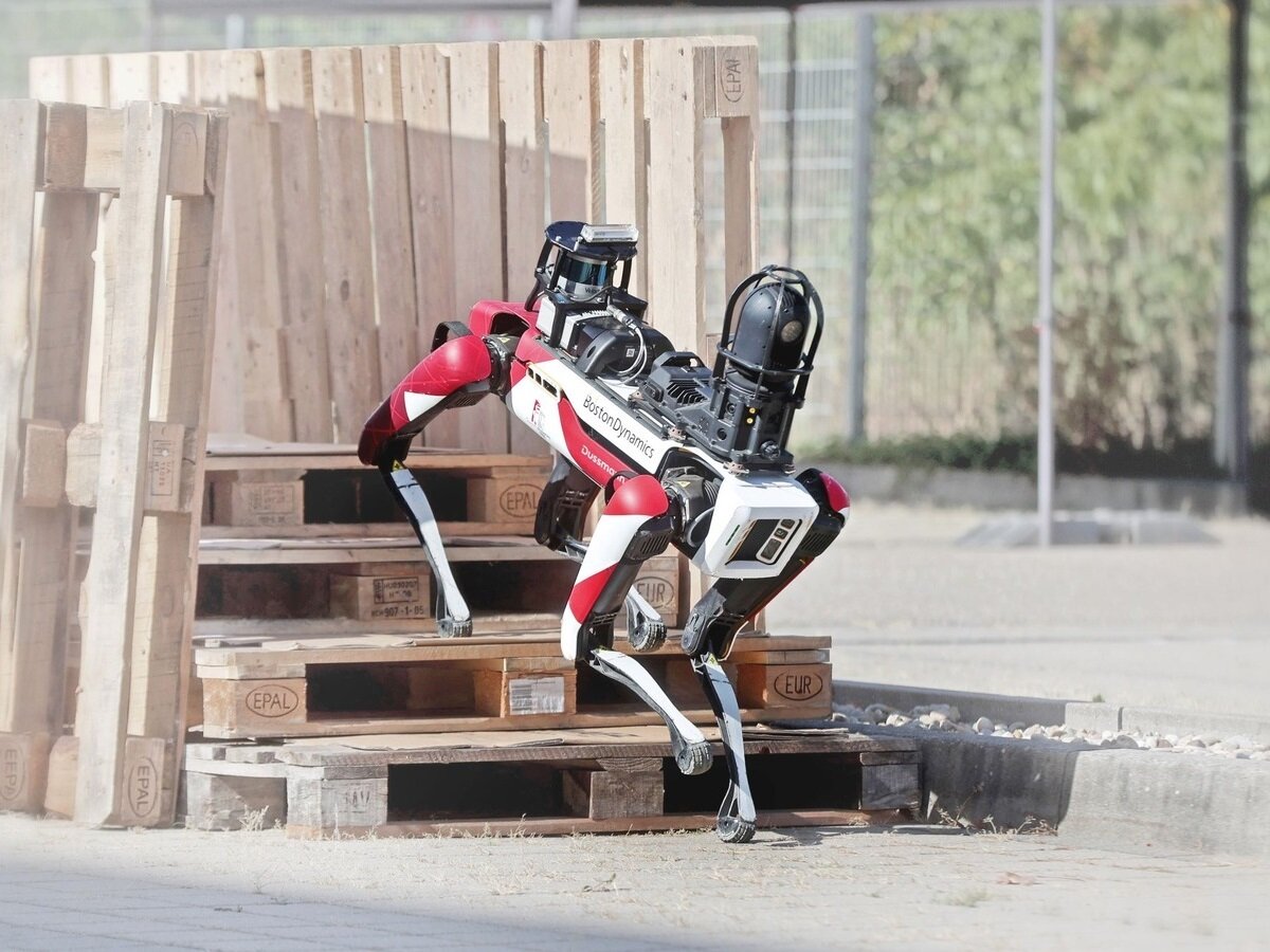 Roboterhunde sich bei Dussmann im Bereich Sicherheitsdienste im Einsatz