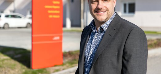 Manuel Zottmann leitet das neue Kursana Quartier in Nauen.  | © ©Kursana / Fotograf: Jens Bösenberg