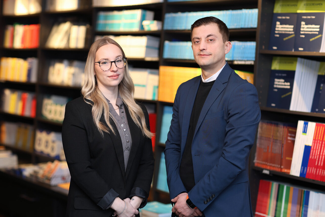 Leonie Geske übernimmt den strategischen Einkauf und Sergiy Esposito den Bereich IT & Business Intelligence im KulturKaufhaus | © Foto: Dussmann Group