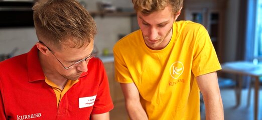 Kursana-Mitarbeiter testeten die KI-App während der sechsmonatigen Pilotphase. Ein Ergebnis: Mehr Zeit für die Bewohner.  | © Foto: Kursana