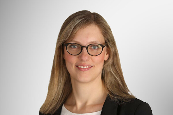 Freundliches Portrait von Anja Meyer, Pressesprecherin von Kursana